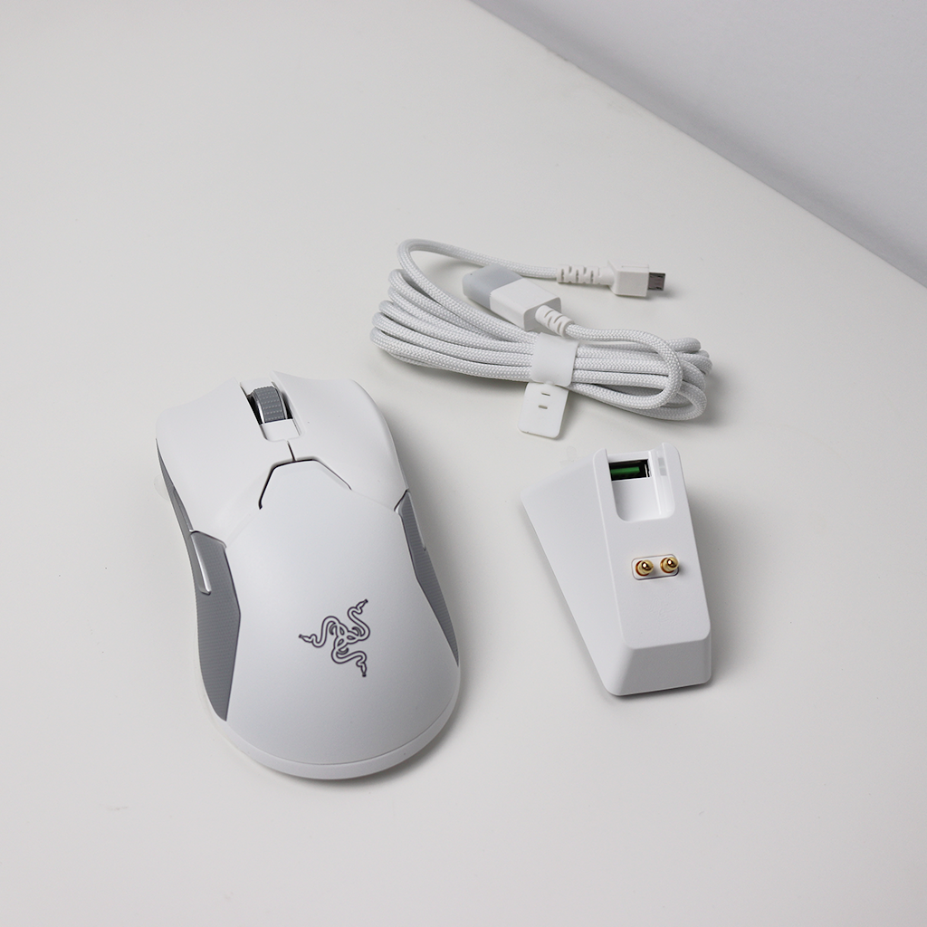 Razer Viper Ultimate and RGB Charging Dock (Razer Renewed)