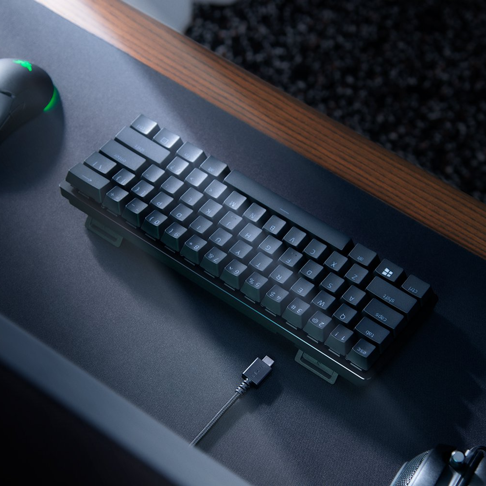 Razer Huntsman Mini Gaming Keyboard - Clicky Purple Switch (Razer Renewed)